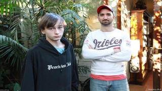 Sammy australiano de 19 anos Sissy adora rapazes e satisfaz seu Aussie Lucas Hung Top em casa